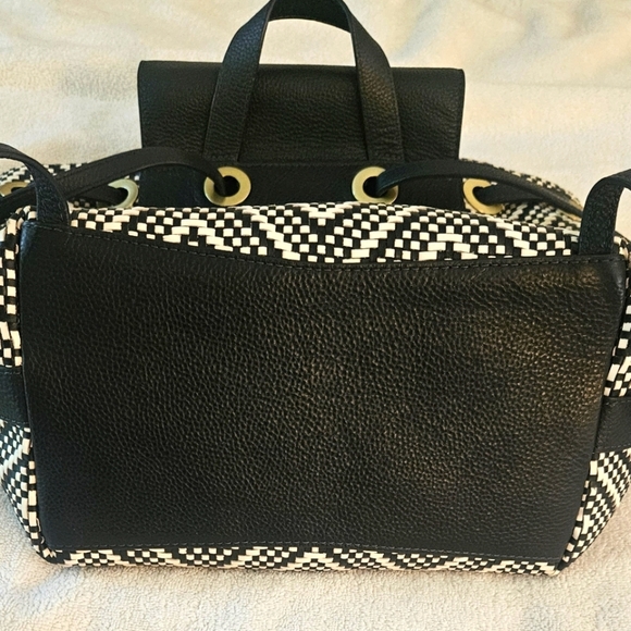 MICHAEL KORS Junie Chevron Navy & White Backpack Leather Medium Beautiful EUC - Picture 9 of 9